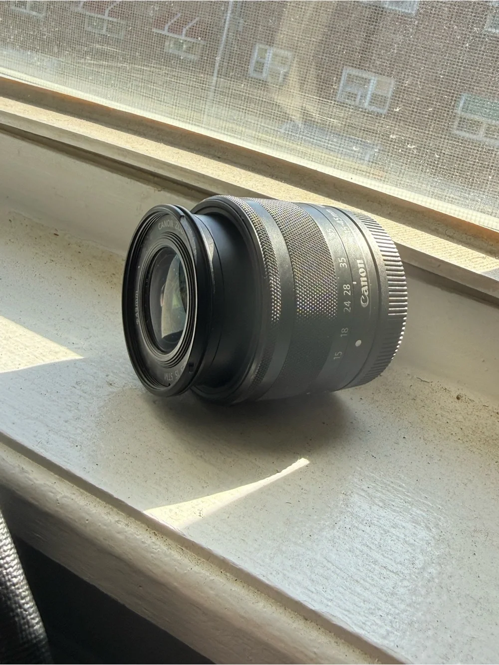 SEND OFFERS PRICE IS NEGOTIABLE! Canon EF-M 15-45mm Compact Zoom Lens in Black